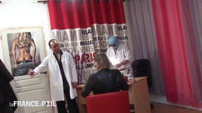 Perverted doctors are testing out the woman's pussy before lesbian strap-on fuck - sunporno.com - France