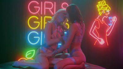 Emily Willis - Charlotte Stokely - Emily Willis And Charlotte Stokely In And Lesbian - Blonde - Brunette - Lingerie - Mature - Ass Licking - Face Sitting - Scissoring - Sixty-nine - Squirting - Luminous - upornia.com