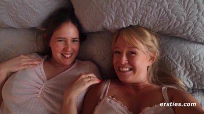 Best Friends Exchange Sexy Gifts Before Using Them To Have Lesbian Sex - hclips.com